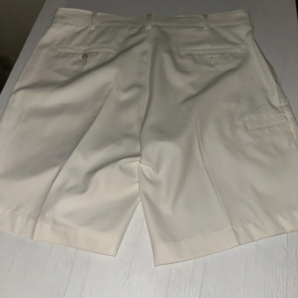 PGA Tour‎ Golf Shorts Men's 38 - 65% Cotton - Ivory